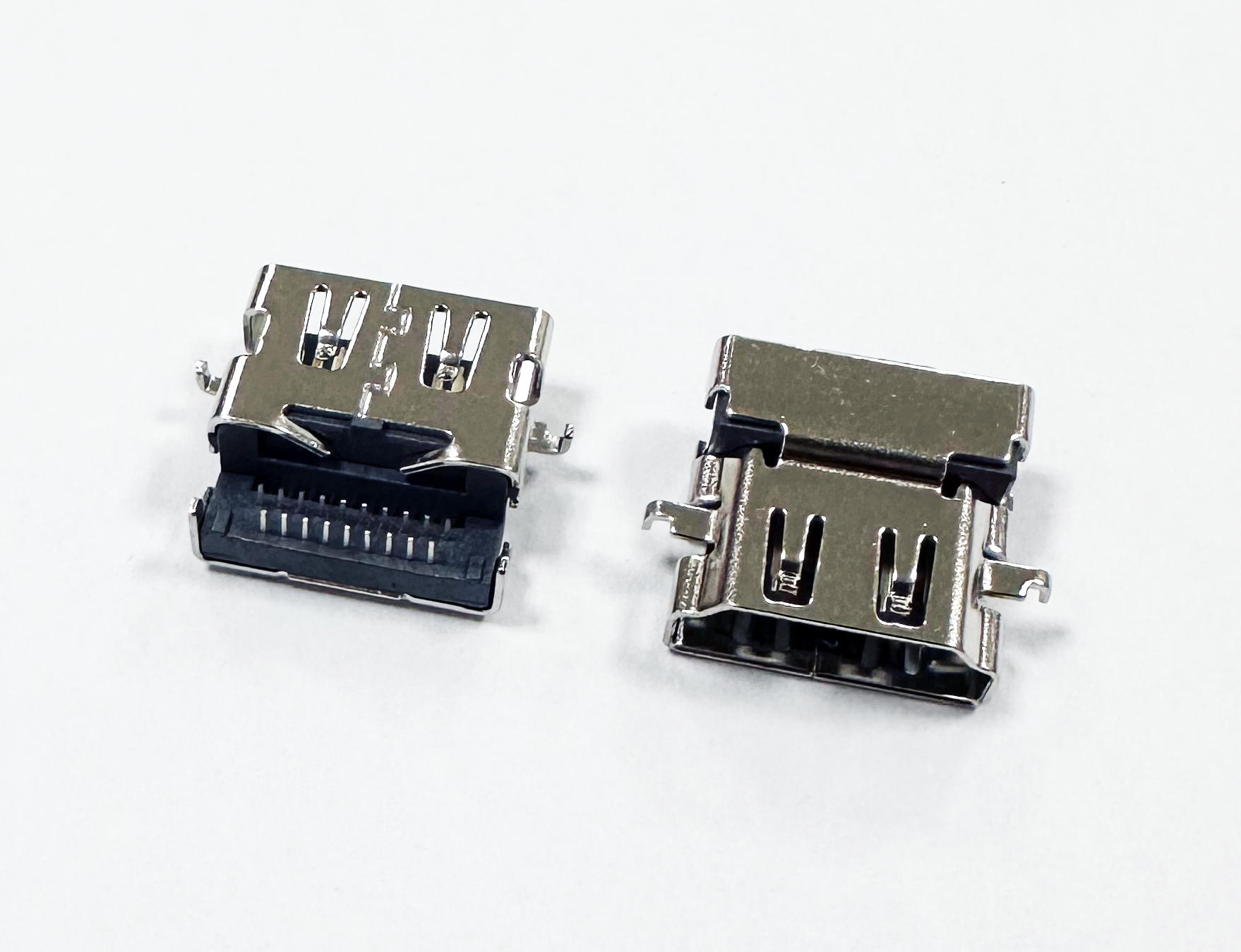 HDMI? A TYPE 反沉3.95；板上1.6；CH1.18；全插母座；不銹鋼外殼；L=13.85MM  016T3.95-19P-B